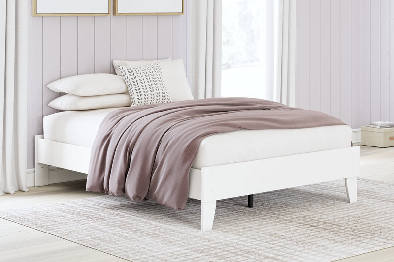 Hallityn Full Platform Bed with Dresser and Chest in White - PKG018818