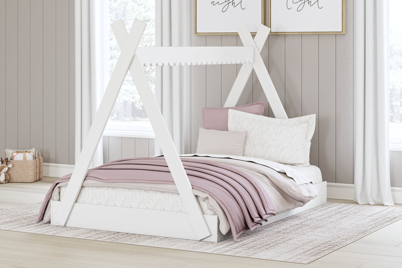 Hallityn Full Tent Bed with Dresser and Nightstand in White - PKG018825