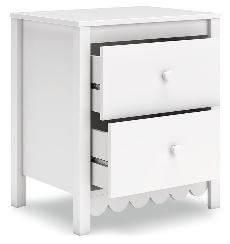 Hallityn Twin Panel Headboard with Dresser, Chest and Nightstand in White - PKG018831