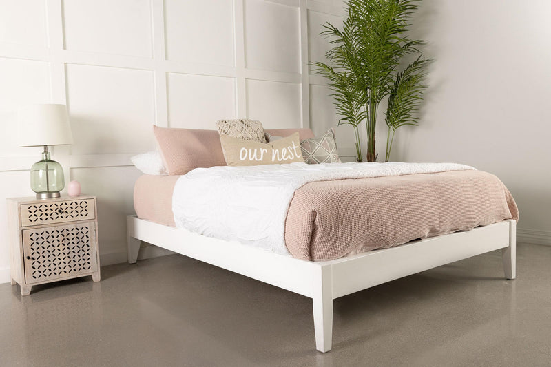 Hounslow Eastern King Universal Platform Bed White - 306128KE