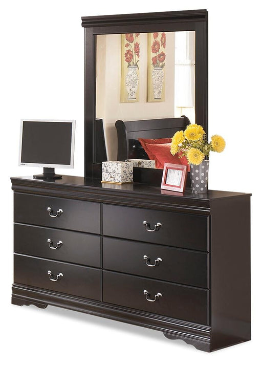 Huey Vineyard Dresser, Mirror, Chest and Nightstand - B128B53