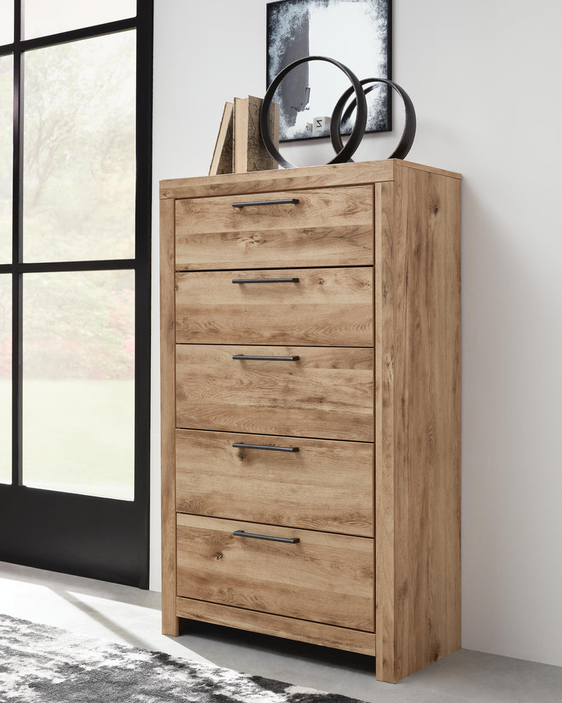 Hyanna Full Panel Bed with 1 Side Storage, Dresser, Mirror, Chest and 2 Nightstands in Tan Brown - PKG015363