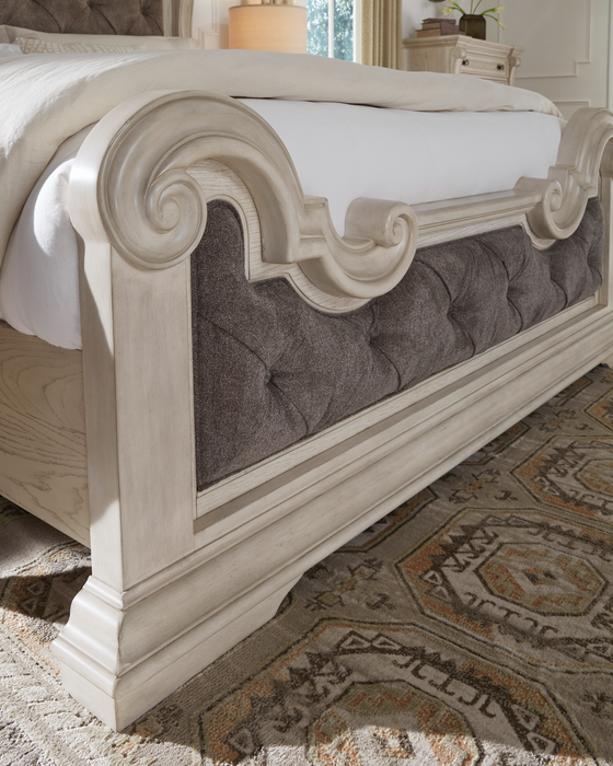 Bruchandi Upholstered Panel Bedroom Set