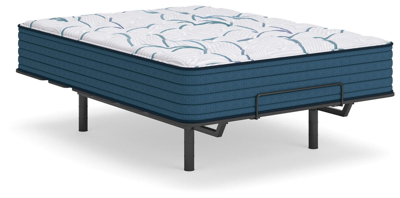 Limited Edition Plush 3.0 White Queen Mattress - M45131