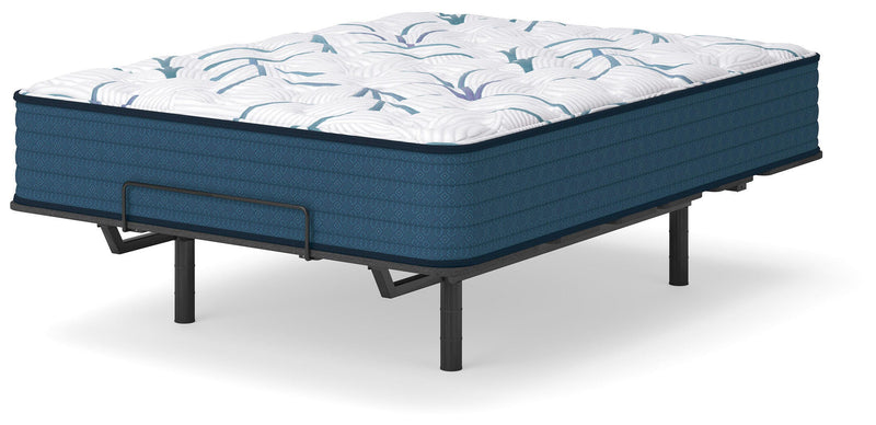 Limited Edition Plush 3.0 White Queen Mattress - M45131