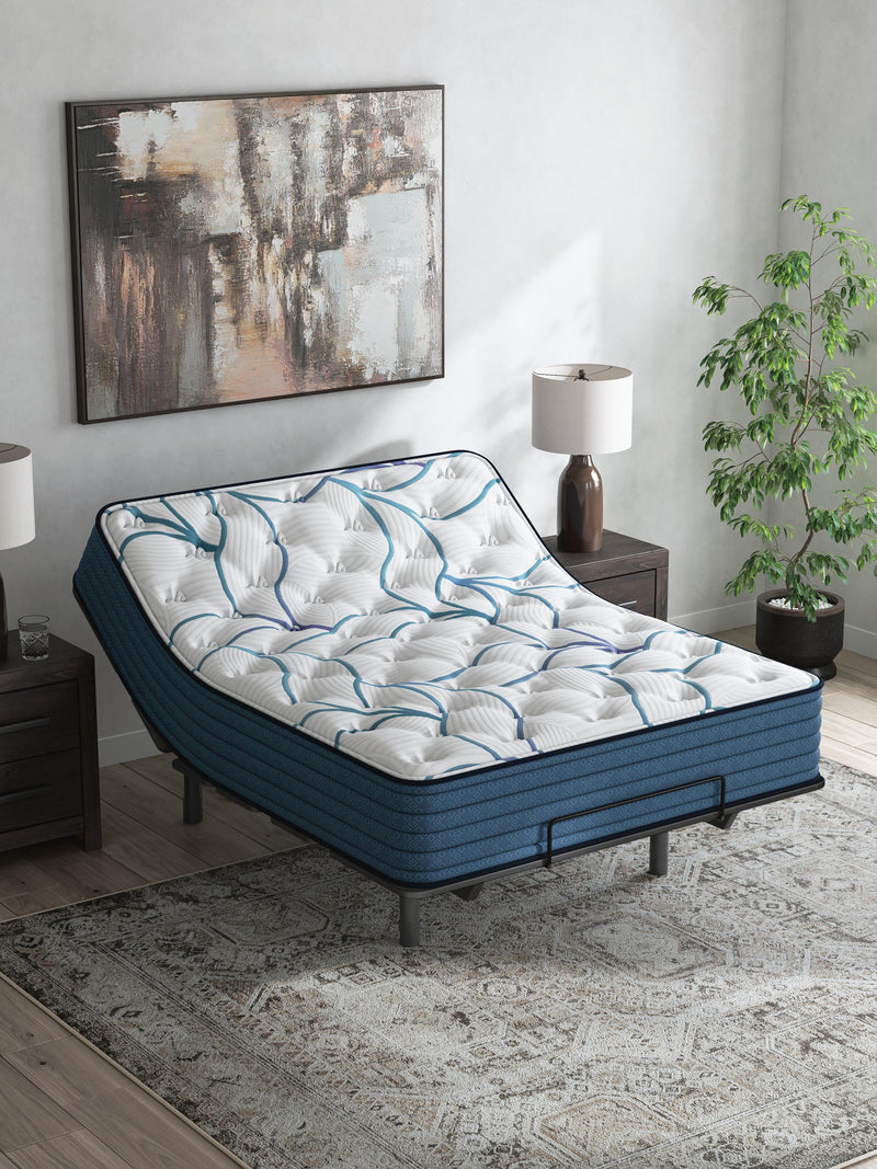 Limited Edition Plush 3.0 White Twin XL Mattress - M45171