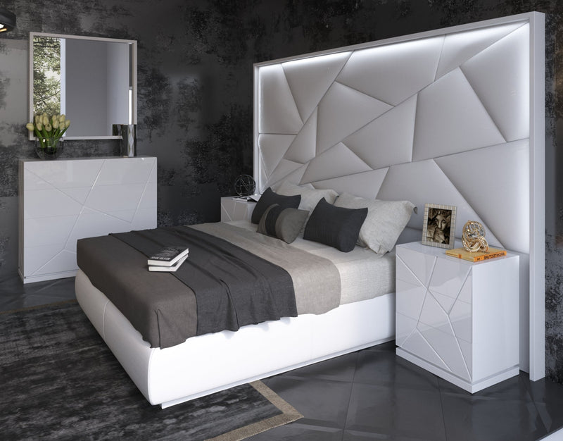 Majesty Bed W/Light Queen - Lara FurnitureQueen Bed