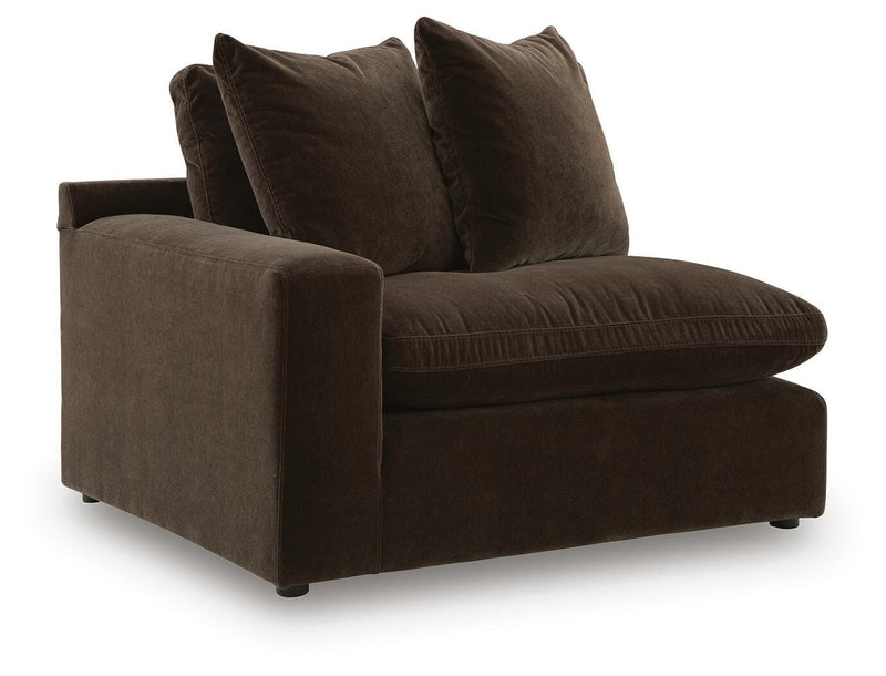 Maxton Heights Bittersweet 2-Piece Sectional Sofa - 67807S1