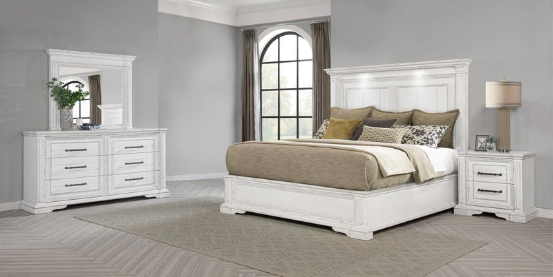 McKinney 4-piece Eastern King Bedroom Set Vintage White - 215871KE-S4