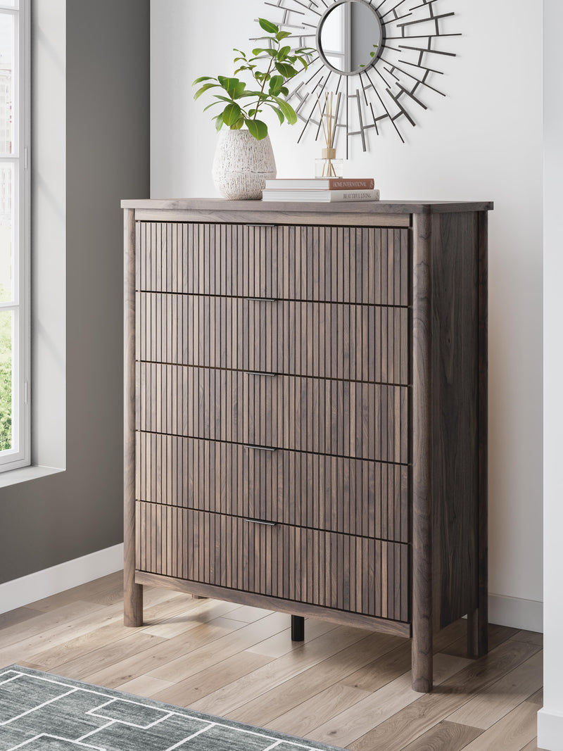 Pamytta Full Panel Bed, Chest and  Nightstand in Brown - PKG022768