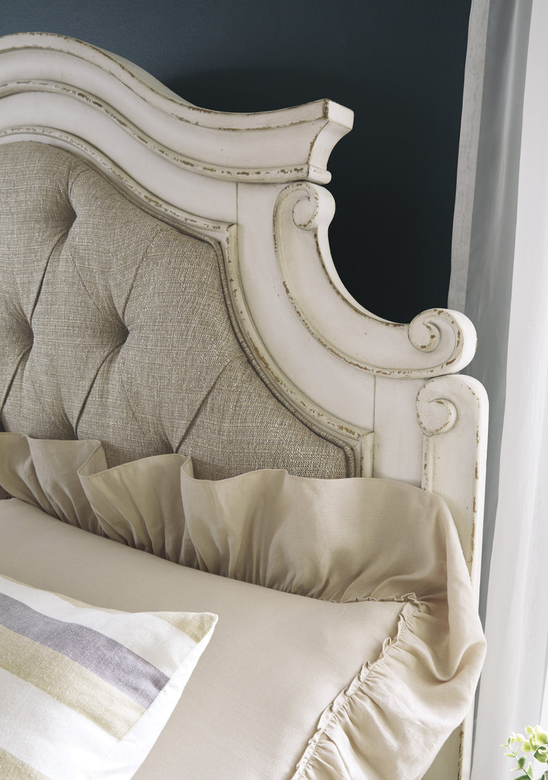 Realyn Chipped White Panel Bedroom Set - Lara FurnitureBedroom Set