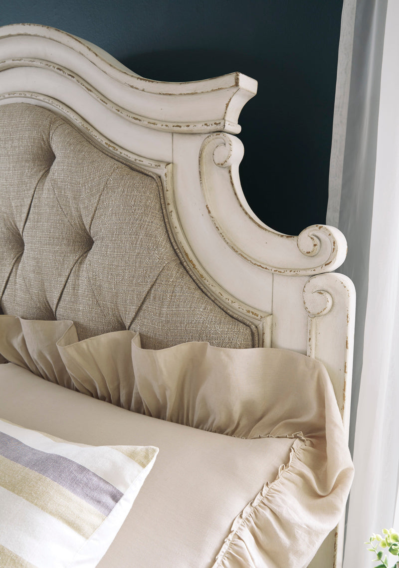 Realyn Chipped White Upholstered Panel Bedroom Set - Lara FurnitureBedroom Set