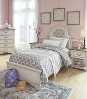 Realyn Chipped White Youth Upholstered Bedroom Set - Lara FurnitureYouth Bedroom Set