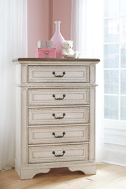Realyn King Panel Bed, Dresser, Chest and 2 Nightstands - B743B97