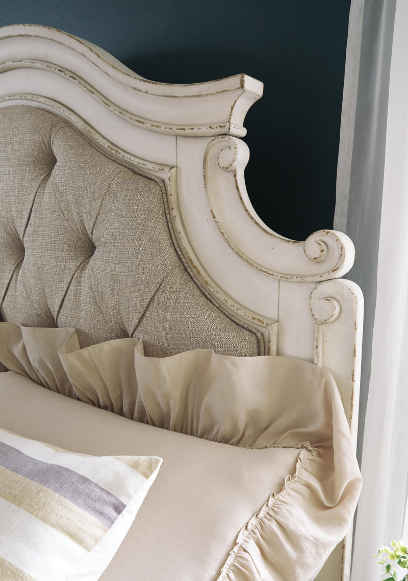 Realyn King Upholstered Panel Bed with Mirrored Dresser in Chipped White - PKG000715