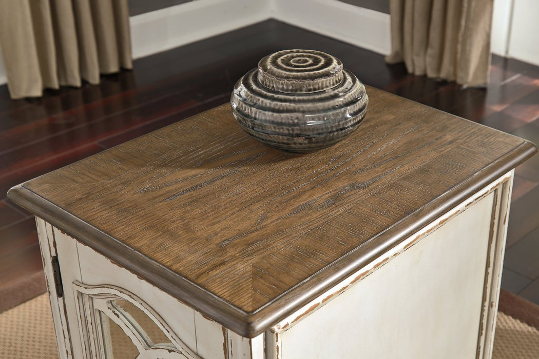 Realyn White/Brown Chairside End Table - Gate FurnitureEnd Table Chair Side