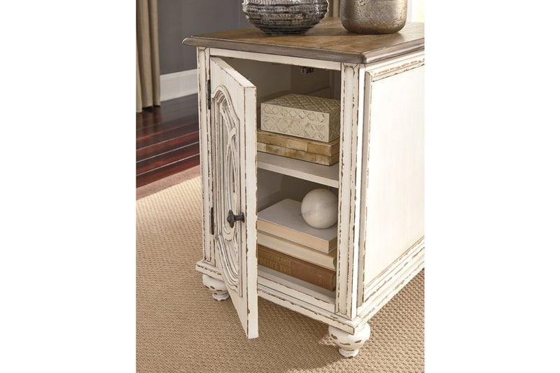 Realyn White/Brown Chairside End Table - Lara FurnitureEnd Table Chair Side