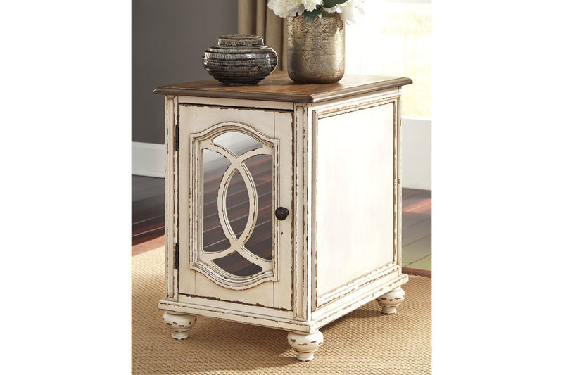 Realyn White/Brown Chairside End Table - Lara FurnitureEnd Table Chair Side