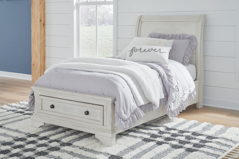 Robbinsdale Antique White Twin Storage Bed, Dresser, Mirror and Nightstand - B742B36