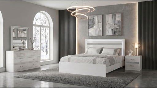 Viana 4-Piece Touch-Control LED Eastern King Bedroom Set White High Gloss - 225211KE-S4