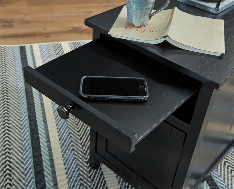 Treytown Chairside End Table - Lara FurnitureEnd Table Chair Side