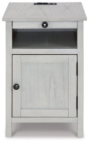 Treytown Chairside End Table - Lara FurnitureEnd Table Chair Side