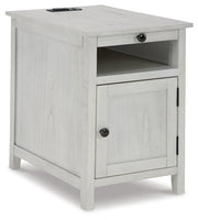 Treytown Chairside End Table - Lara FurnitureEnd Table Chair Side