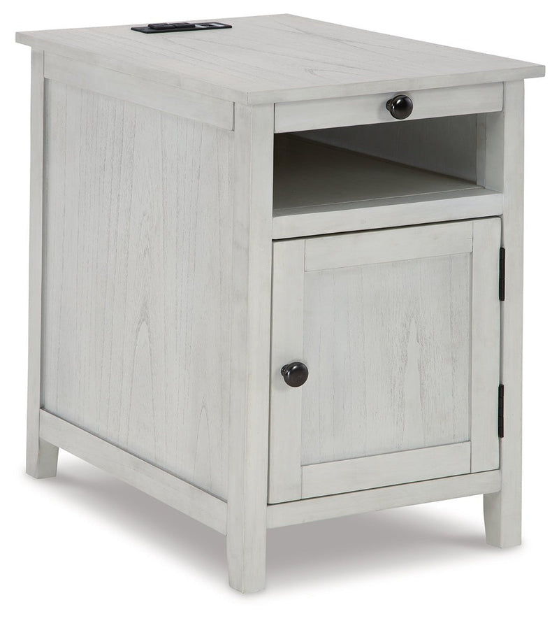 Treytown Chairside End Table - Lara FurnitureEnd Table Chair Side
