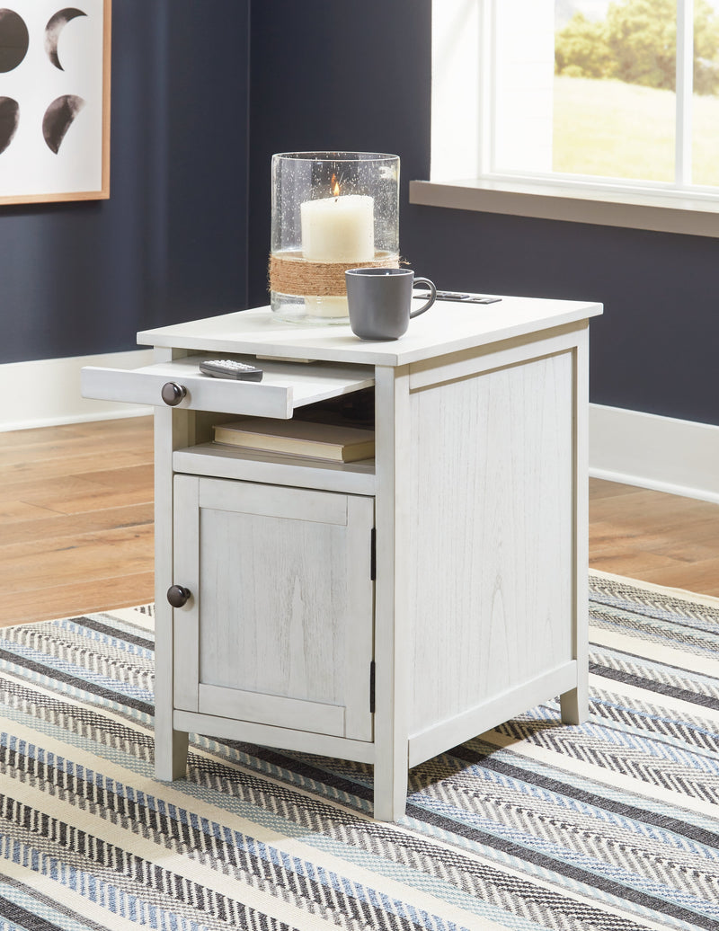 Treytown Chairside End Table - Lara FurnitureEnd Table Chair Side