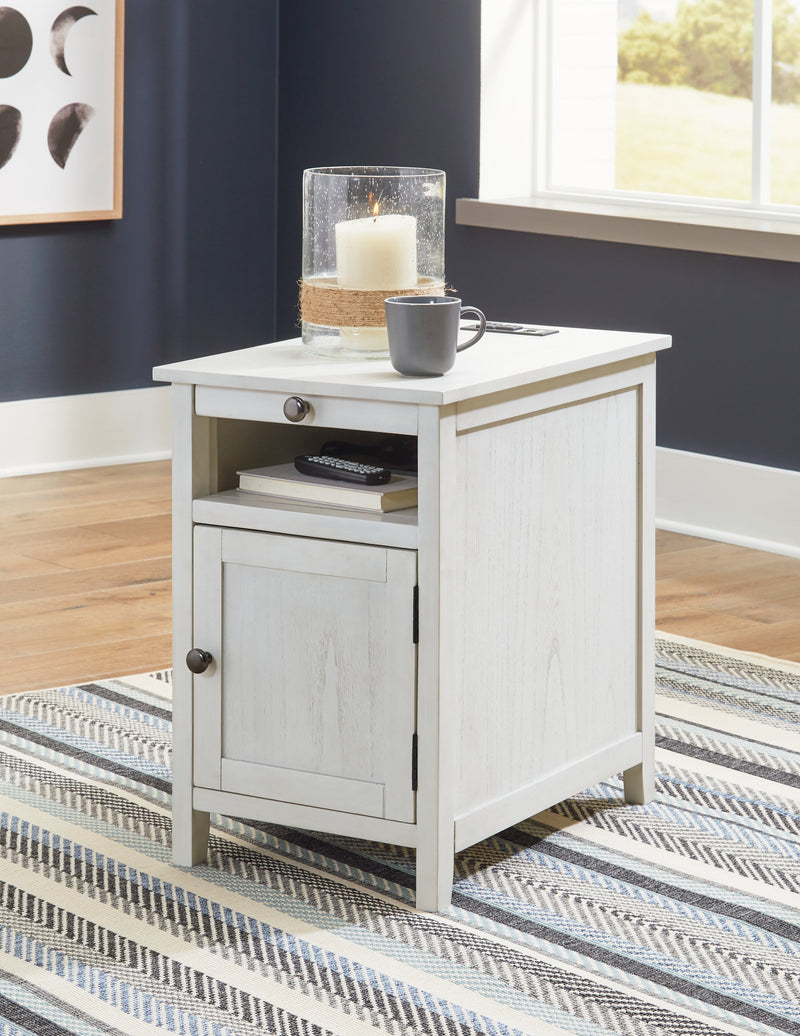 Treytown Chairside End Table - Lara FurnitureEnd Table Chair Side