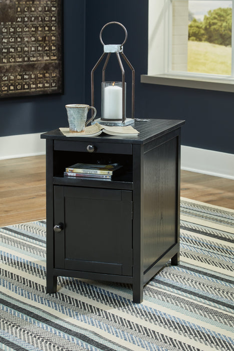 Treytown Chairside End Table - Gate FurnitureEnd Table Chair Side