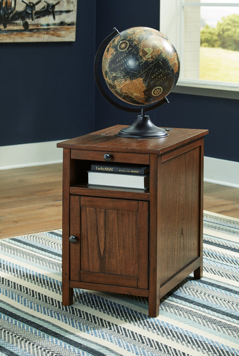 Treytown Chairside End Table - Lara FurnitureEnd Table Chair Side