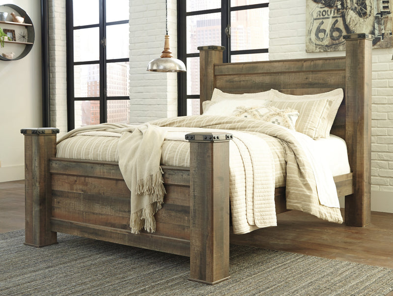 Trinell Brown Queen Poster Bed - Lara FurnitureQueen Bed
