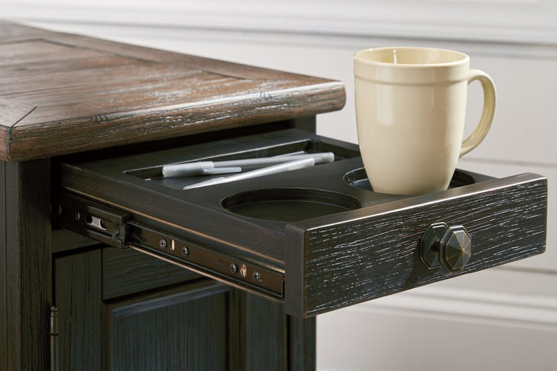 Tyler Creek Grayish Brown/Black Chairside End Table with USB Ports & Outlets - Lara FurnitureEnd Table Chair Side