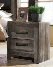 Wynnlow Queen Crossbuck Panel Bed with Mirrored Dresser and 2 Nightstands in Gray - PKG005684