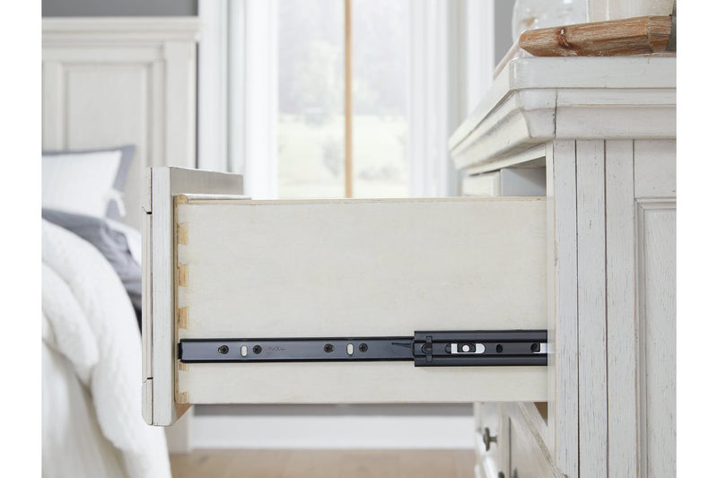 Robbinsdale Antique White Chest of Drawers - Lara FurnitureChest