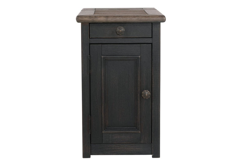 Tyler Creek Grayish Brown/Black Chairside End Table with USB Ports & Outlets - Lara FurnitureEnd Table Chair Side